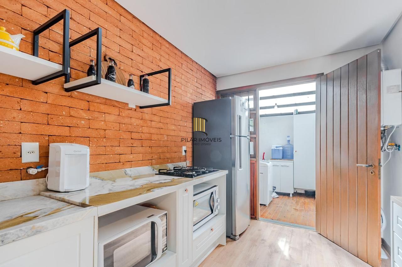 Casa em condomínio 3 dormitórios e sótão bairro Cristal