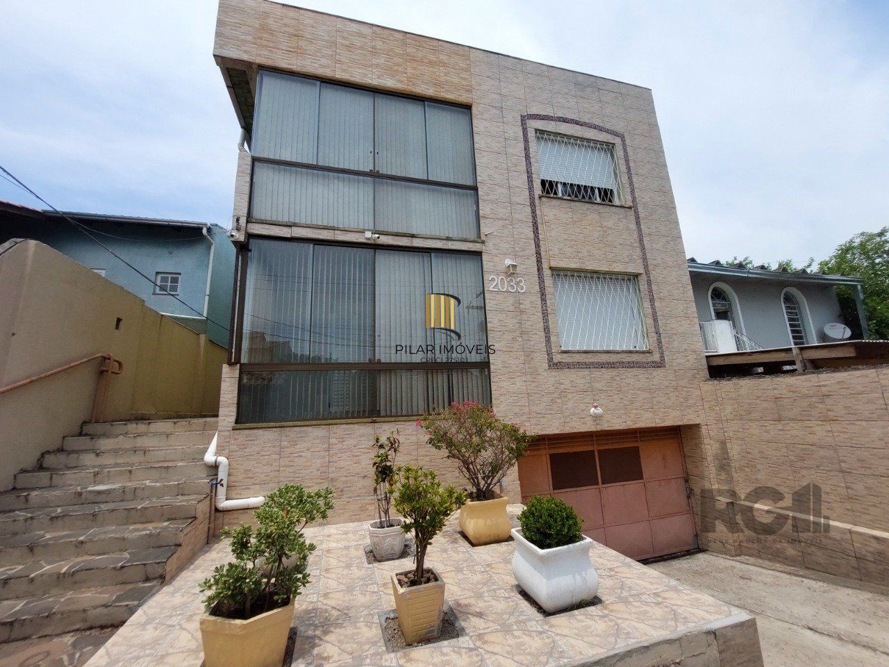APTO 02 DORMITÓRIOS AMPLAS PEÇAS - 01 VAGA ESCRITURADA NO BAIRRO TRISTEZA - Pilar Imóveis