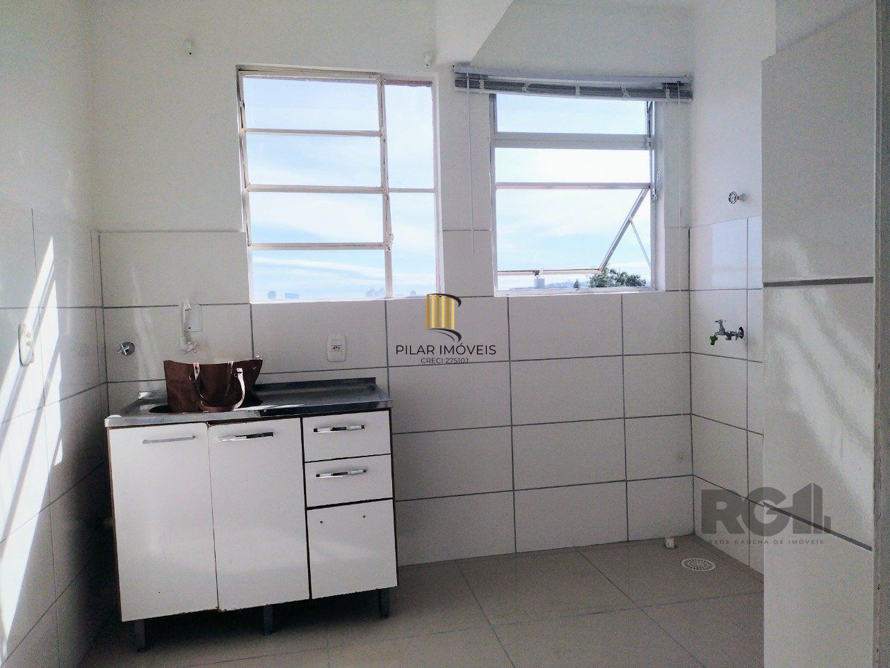 apto 01 dormitório, recentemente reformado, vaga rotativa -  Bairro Camaquã