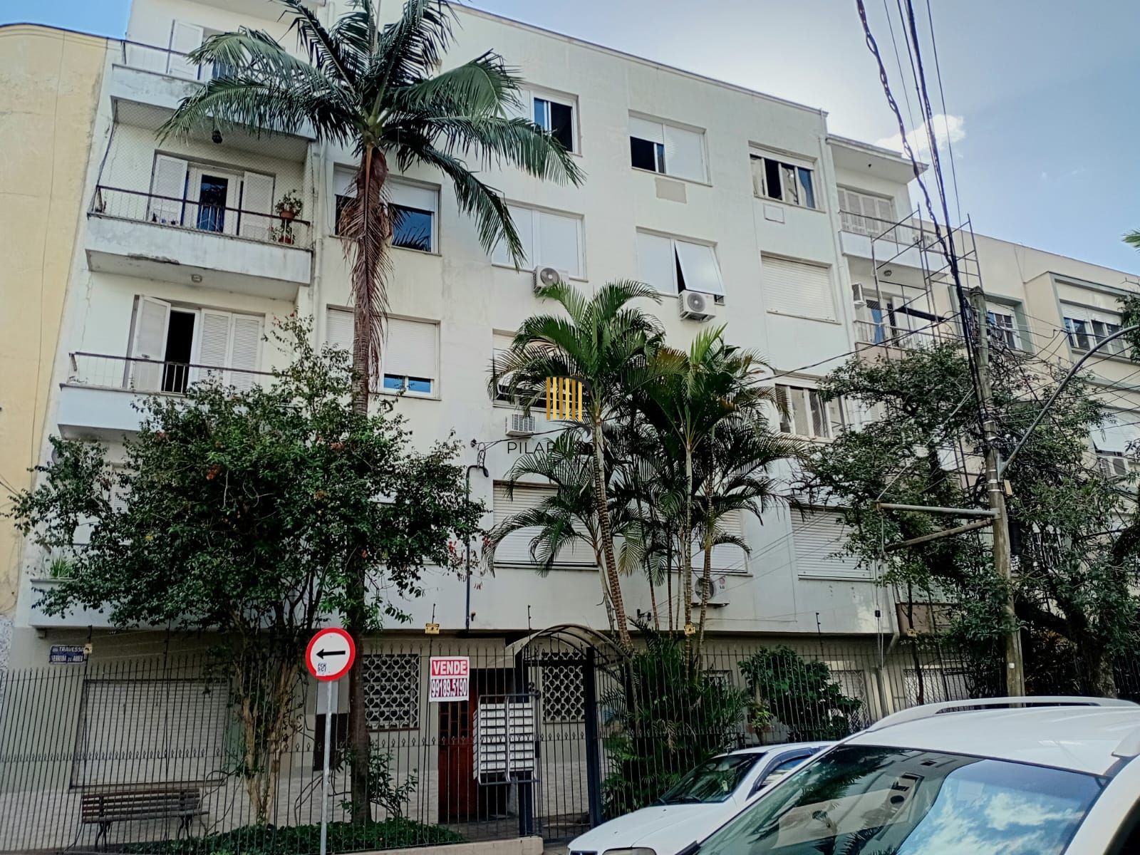 Apartamento 3 dormitórios, frente, sacada no bairro Santana - Porto Alegre - RS