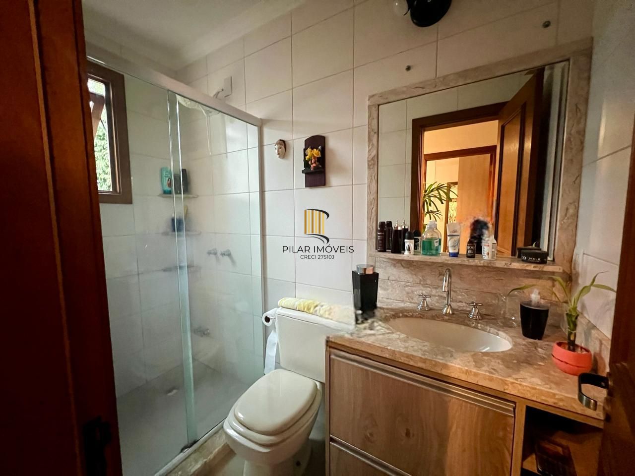 Casa em condomínio 2 dormitórios sem um com closet, vaga coberta, no bairro Cel. Aparicio Borges.