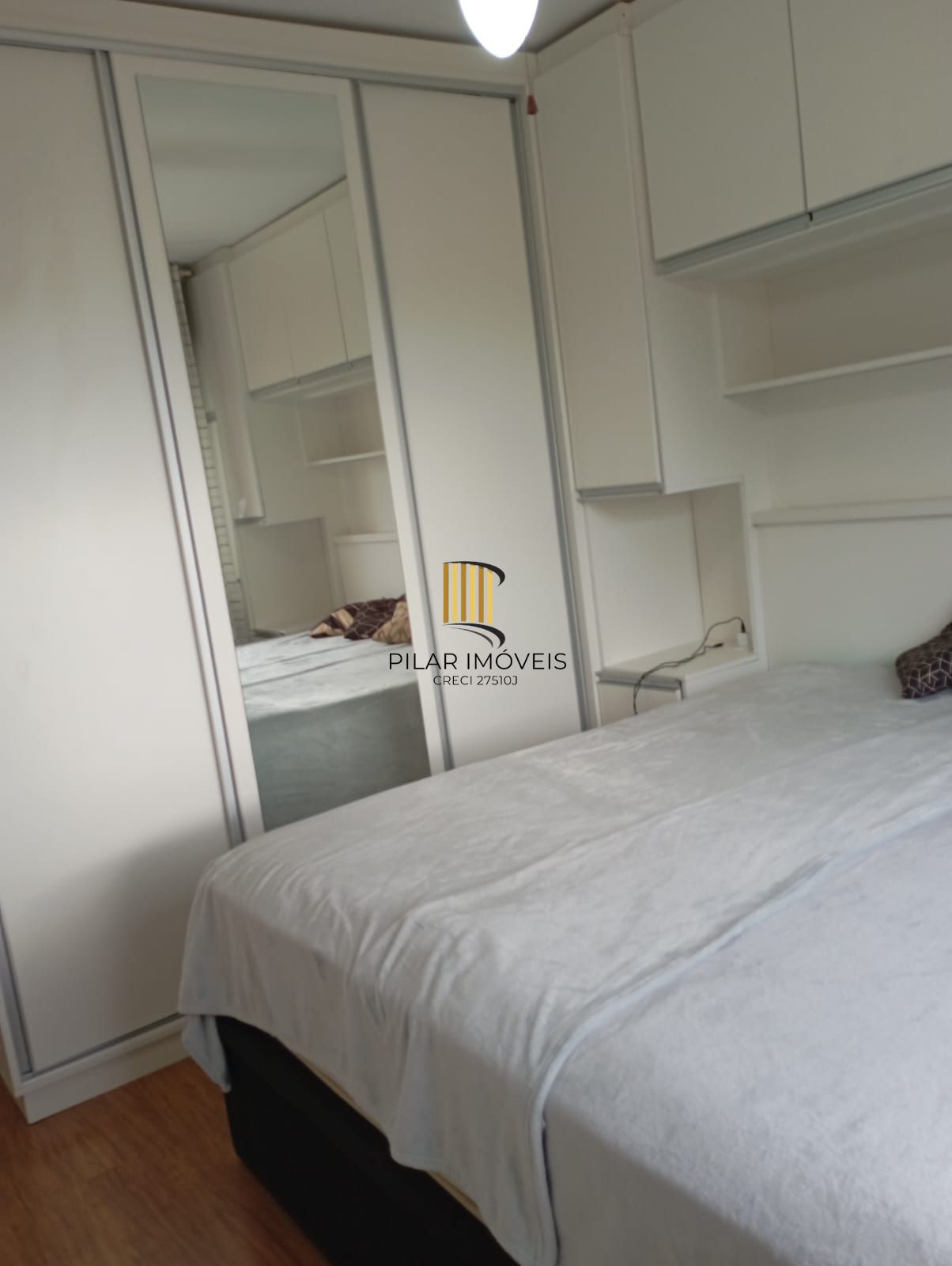 Apartamento com 02 quartos e 01 vaga coberta no Bairro Menino Deus, Porto Alegre