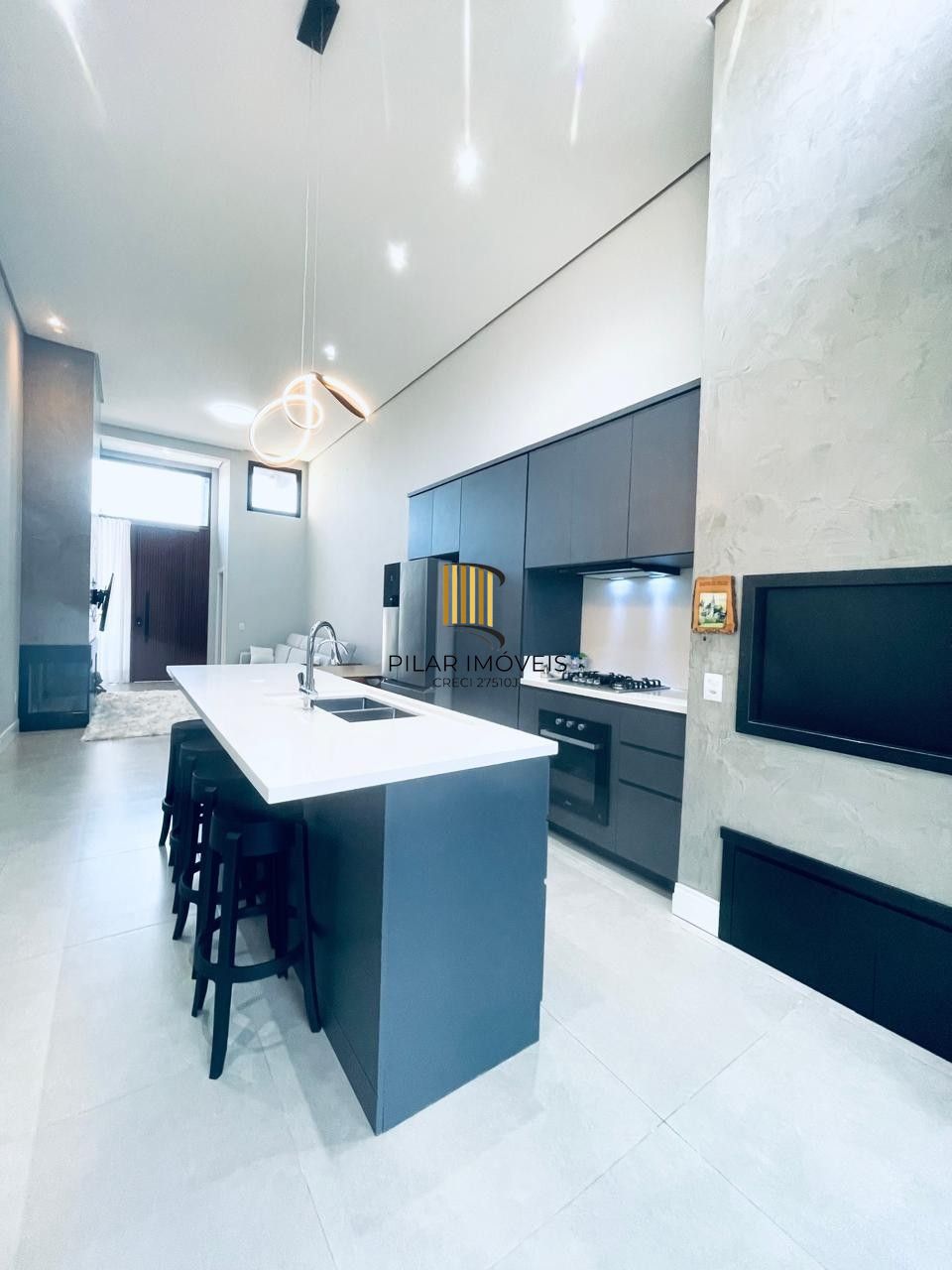 CASA EM CONDOMINIO TÉRREA,  3 SUÍTES 4 VAGAS DE GARAGEM, EM GRAVATAI RS