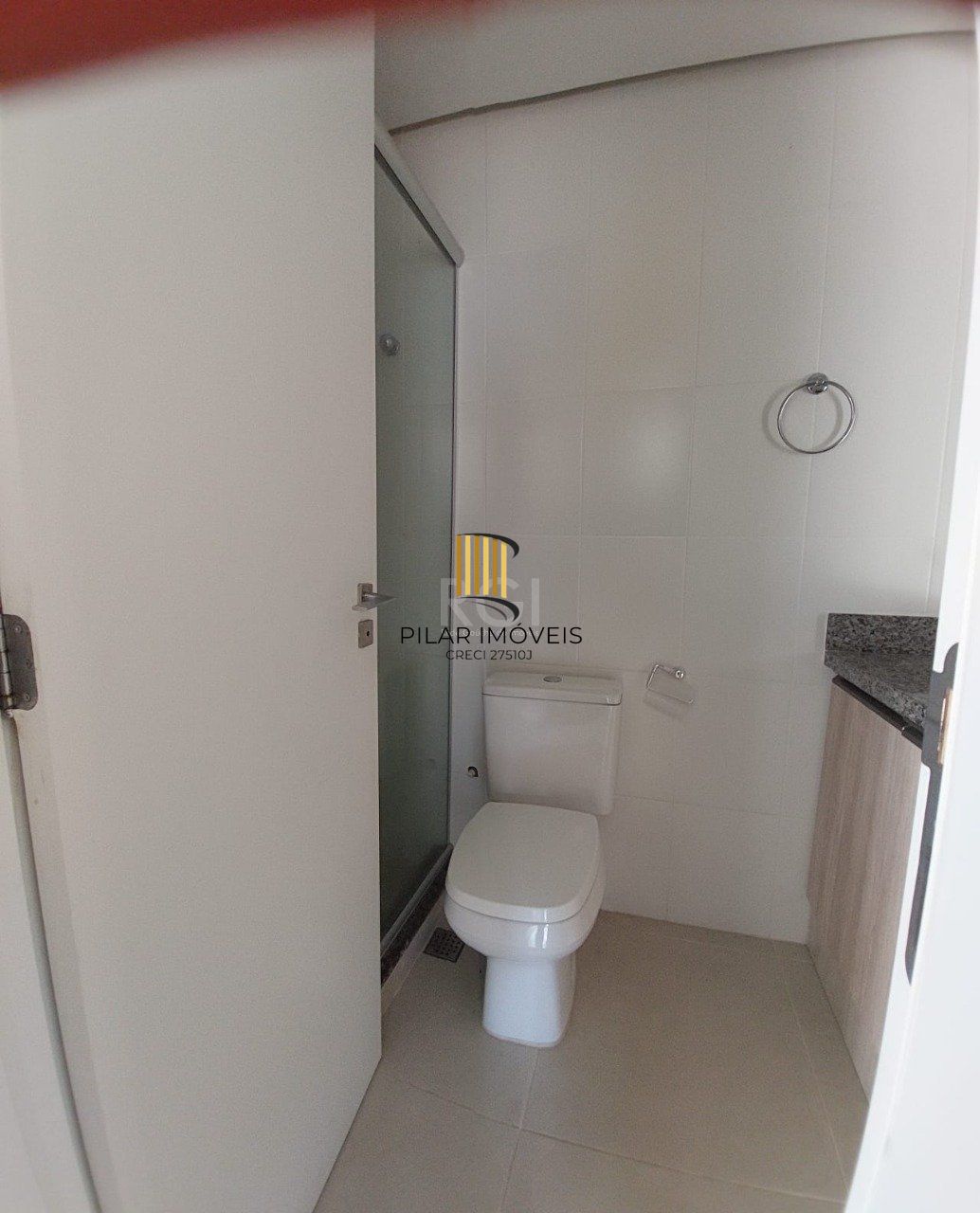 Apartamento de74,39m² de área privativa,  02 dormitórios,  1 suíte, 1 banheiro social e 1 vaga coberta.