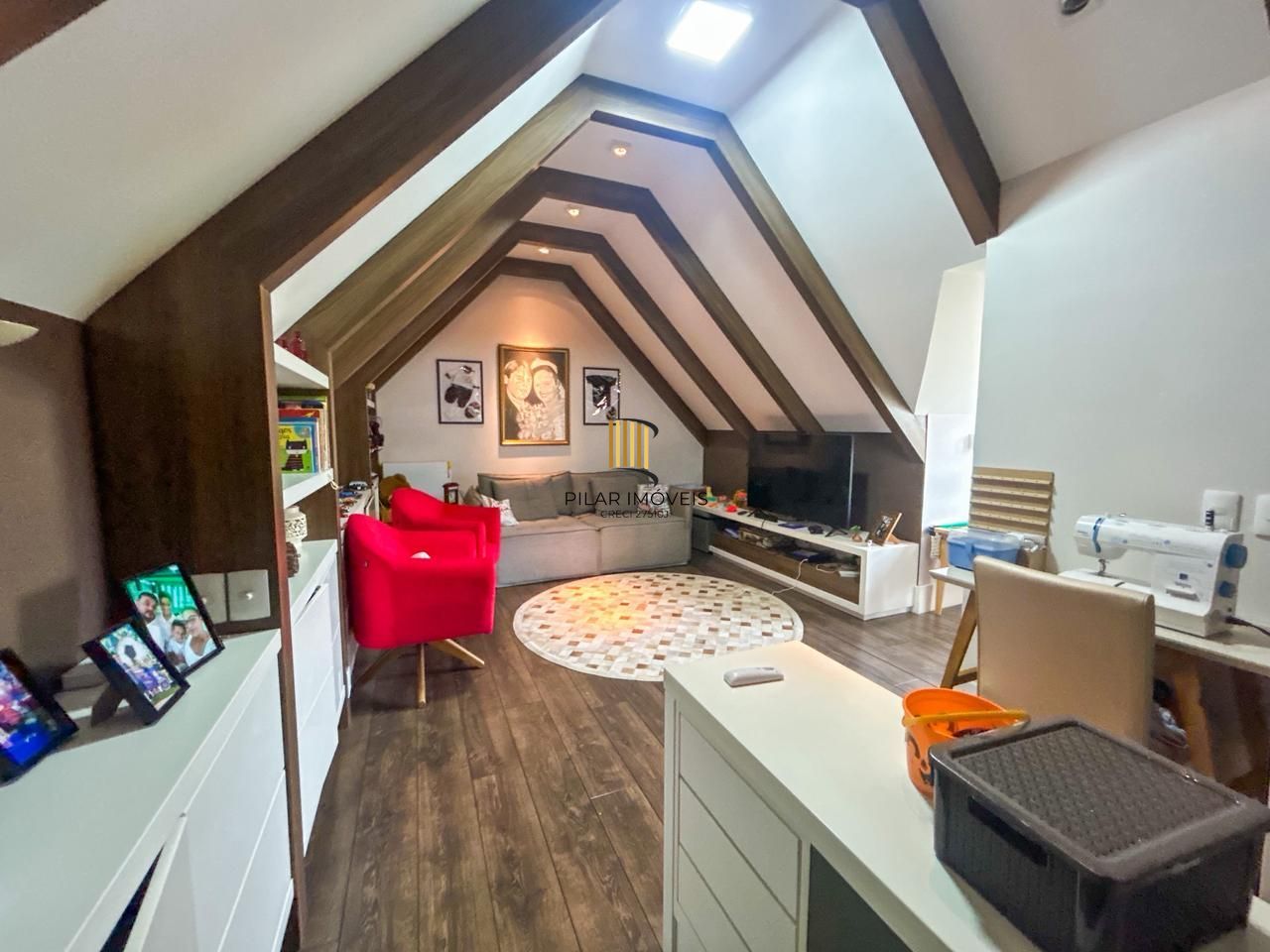 Casa em Condomínio com 03 quartos, 01 suíte e 02 vagas cobertas - Teresópolis