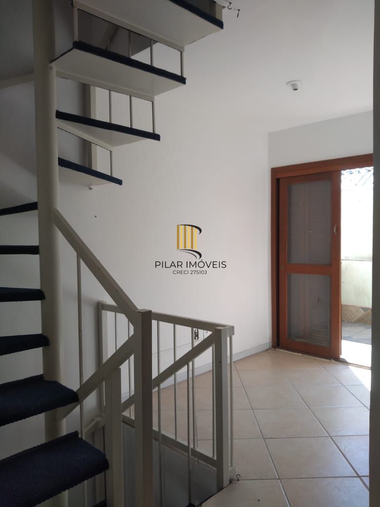 Casa em condomínio fechado  com 94m2, 3 dormitórios no bairro Camaquã.