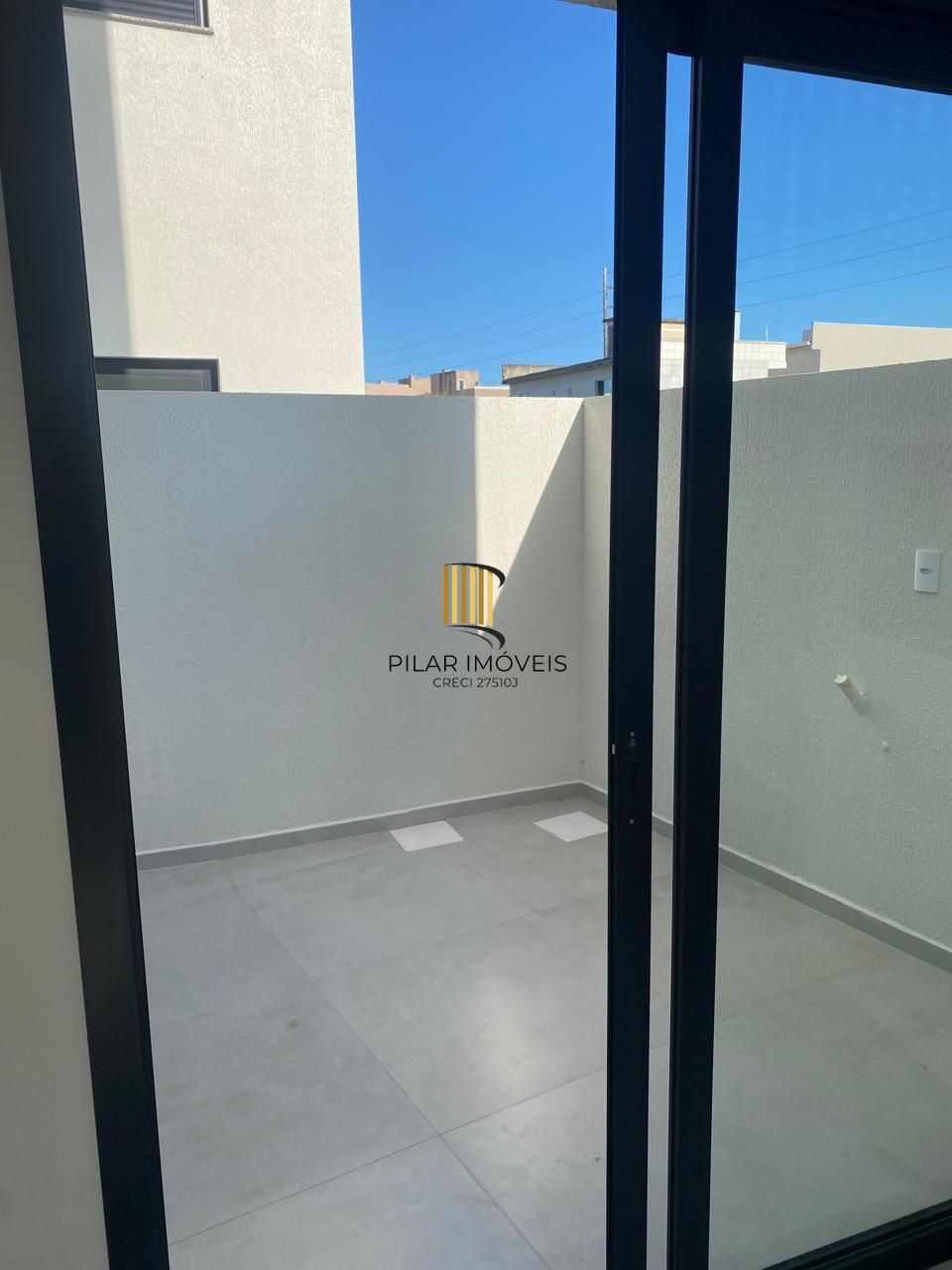Casa com 03 quartos, sendo 01 suíte na Praia da Cal