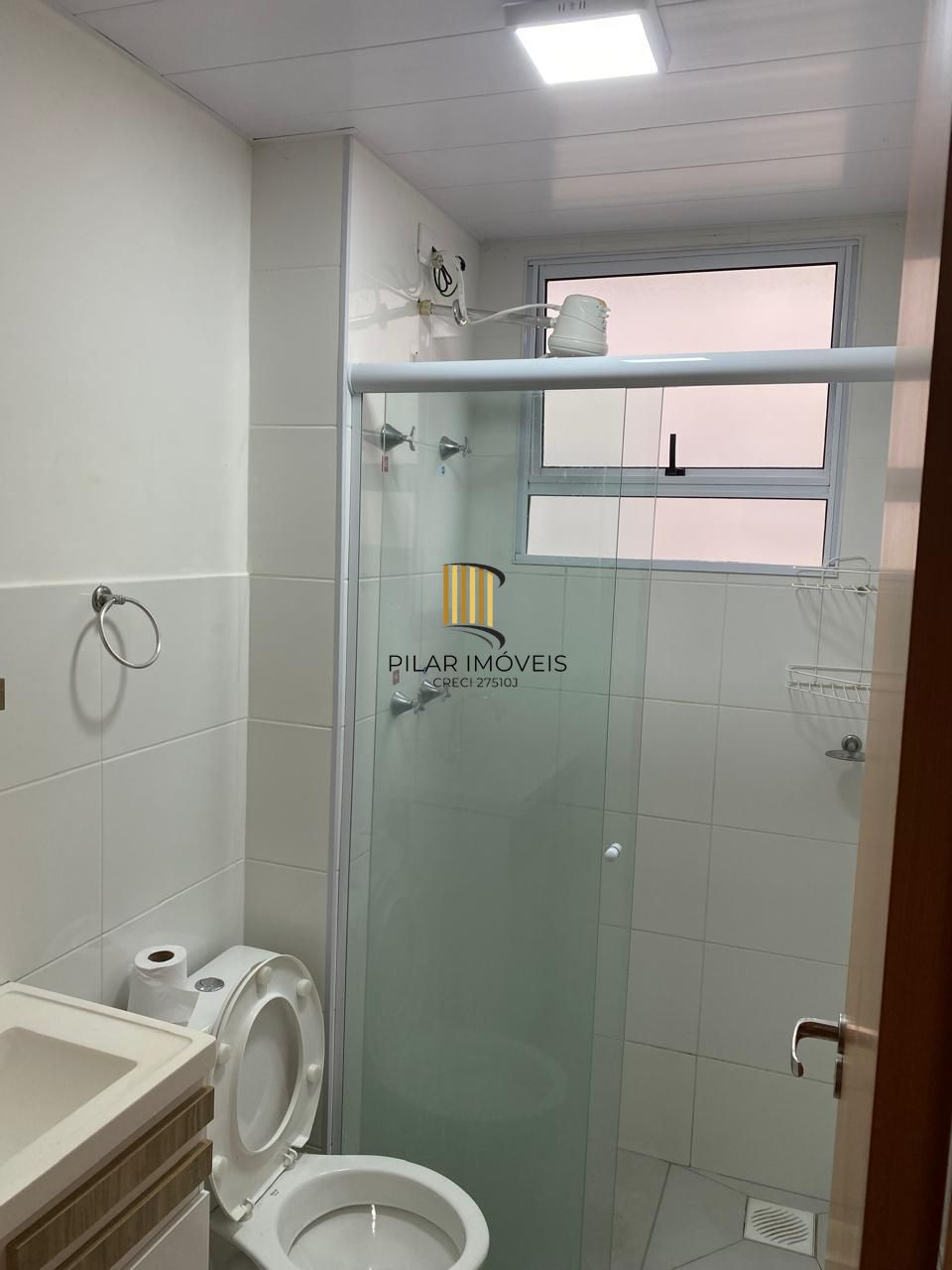 Apartamento em condomínio fechado, 2 dormitórios vaga de garagem no bairro Restinga.