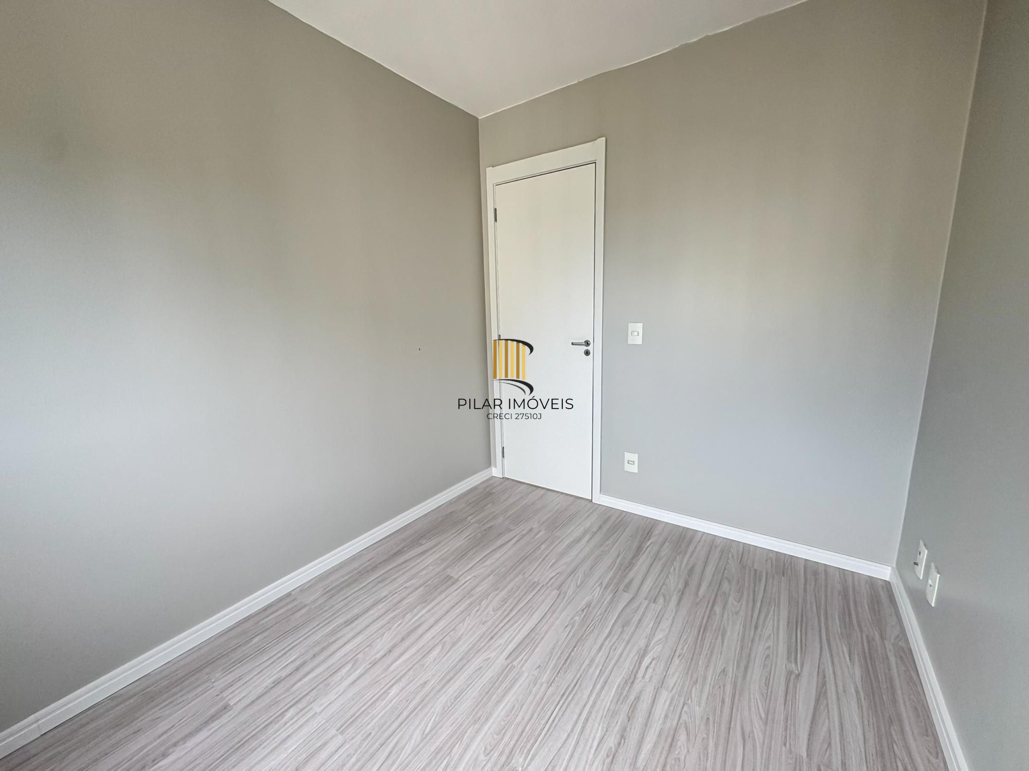 Apartamento com 02 quartos e 01 vaga escriturada no Bairro Humaitá