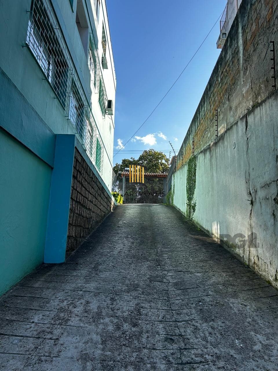 APARTAMENTO JK COM 1 QUARTO E GARAGEM COBERTA NO BAIRRO CAMAQUA PRÓXIMO À OTTO NIEMEYER