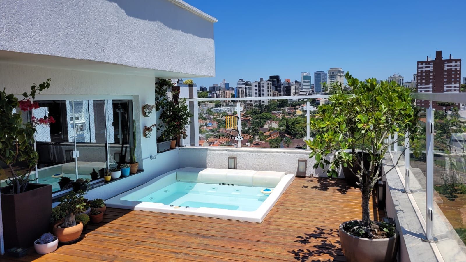 Cobertura com 157m2, 3 dormitórios no bairro Boa Vista.