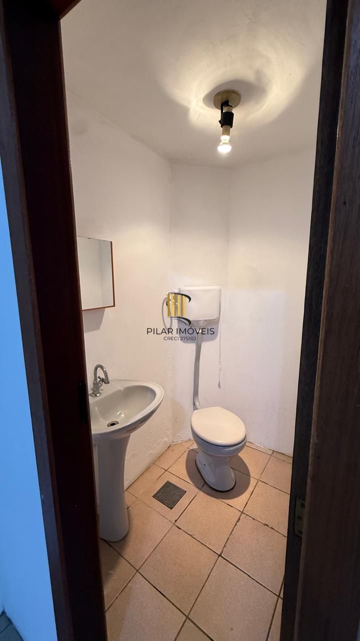 CASA 3 DORMITÓRIOS 4 BANHEIROS 4 VAGAS 1 SUÍTE, PÁTIO NO BAIRRO MEDIANEIRA PORTO ALEGRE/RS