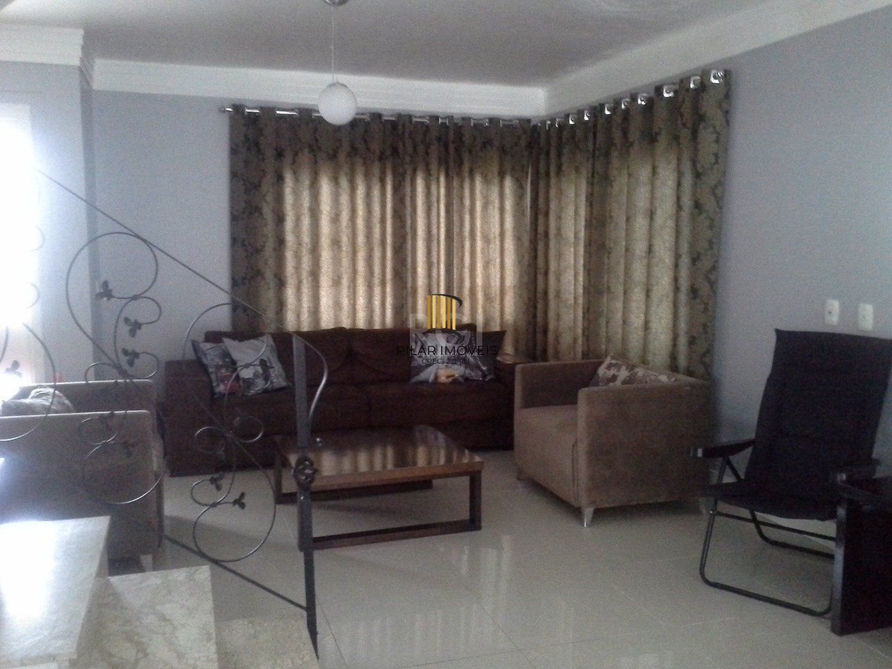 Casa para Venda - 272m², 3 dormitórios, sendo 1 suítes, 2 vagas - Hípica