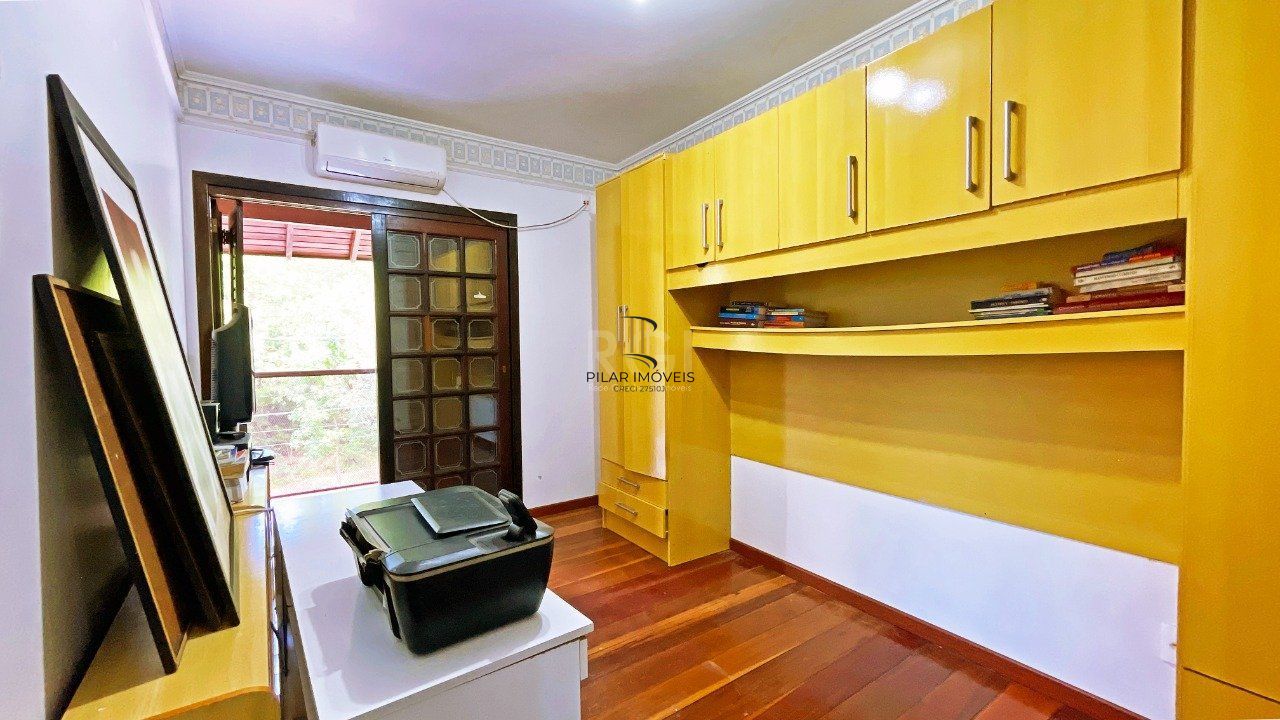 Casa 4 Suítes e 6 vagas de garagem no bairro Jardim Itu