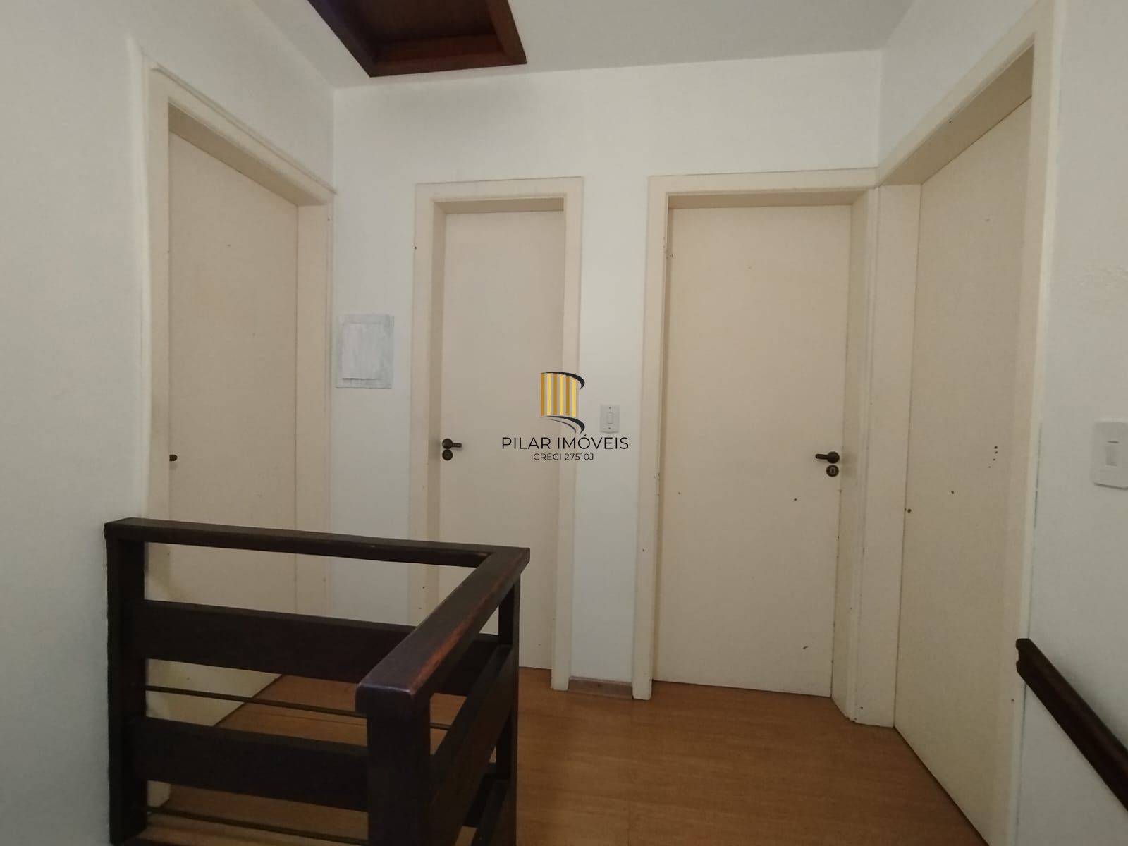 Casa com 03 quartos e 01 vaga no Bairro Cristal