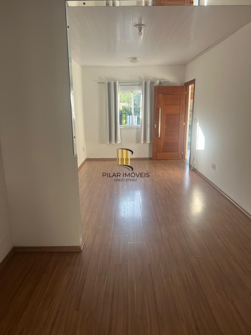 Casa com 02 quartos e 02 vagas no Bairro Hípica