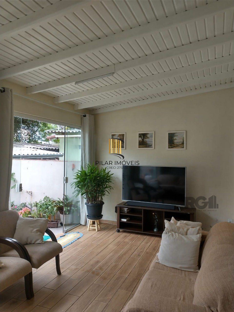 Casa de 155m² com 2 quartos, suíte, 2 vagas de garagem, no bairro Jardim Europa, Porto Alegre/RS
