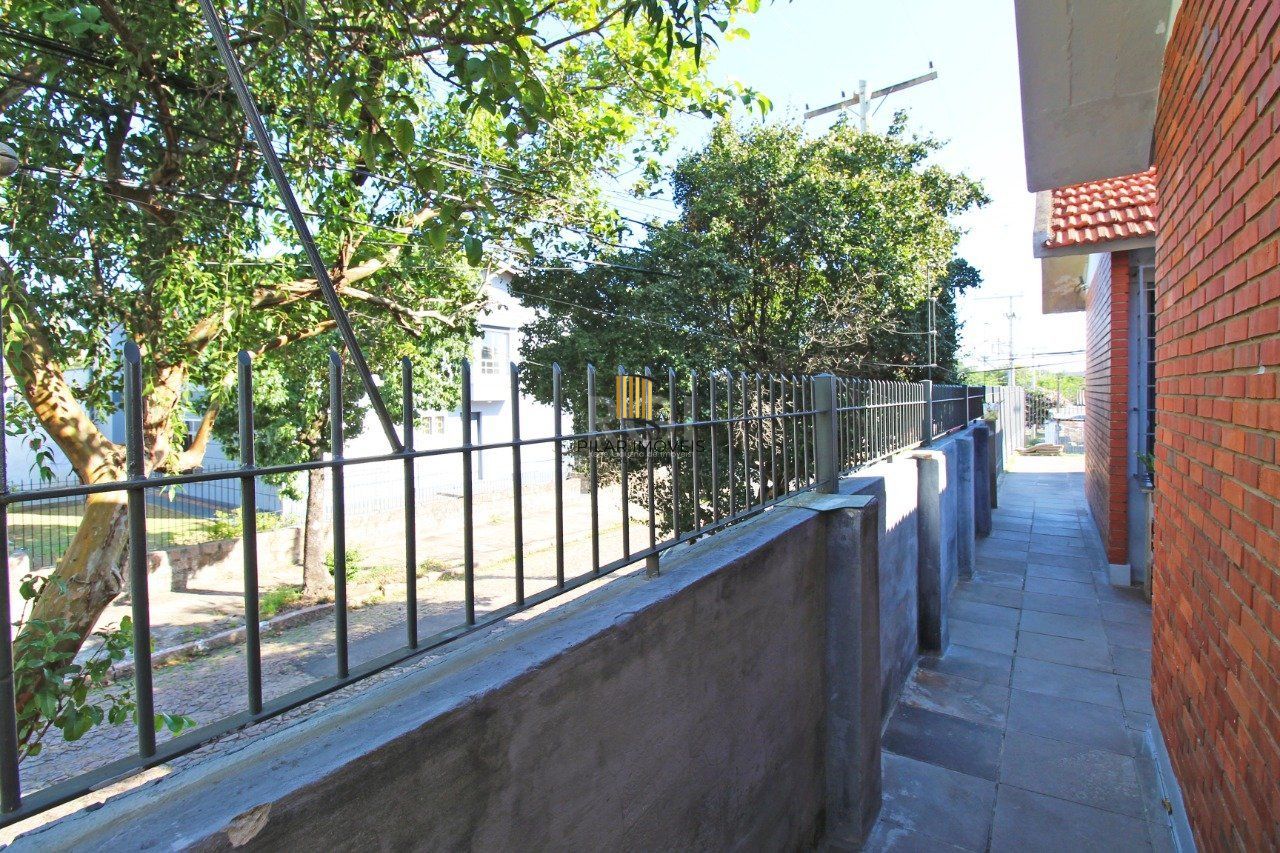 Casa 5 Dormitório(s) Bairro Camaquã