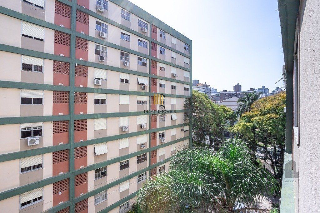 Apartamento de 2 dormitórios com vaga no bairro Petrópolis