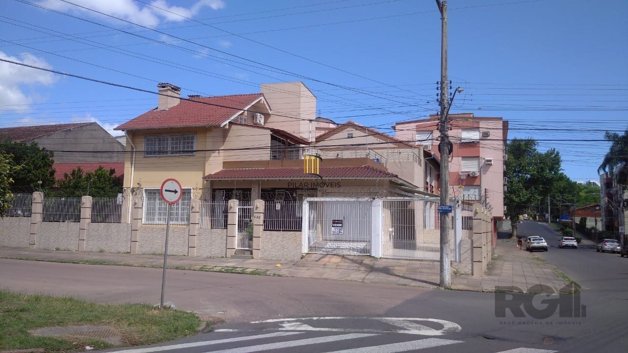 Casa 4 dormitórios, 4 vagas, espaço gourmet, piscina, jardim do salso Porto Alegre RS