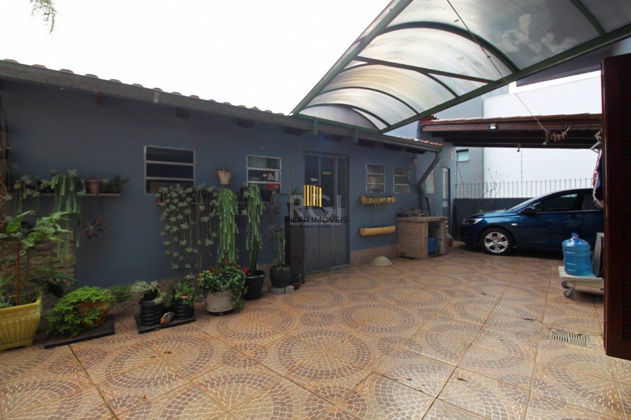 Casa para Venda - 339m², 3 dormitórios, 2 vagas - Vila Nova, Porto Alegre