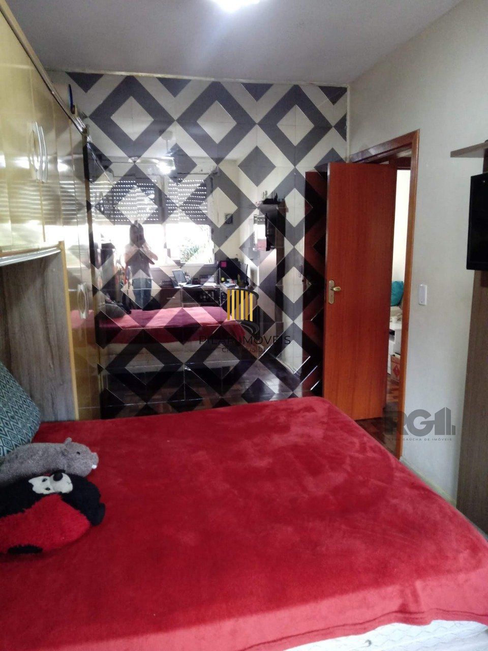 APARTAMENTO COM DOIS QUARTOS NO BAIRRO CAMAQUÃ