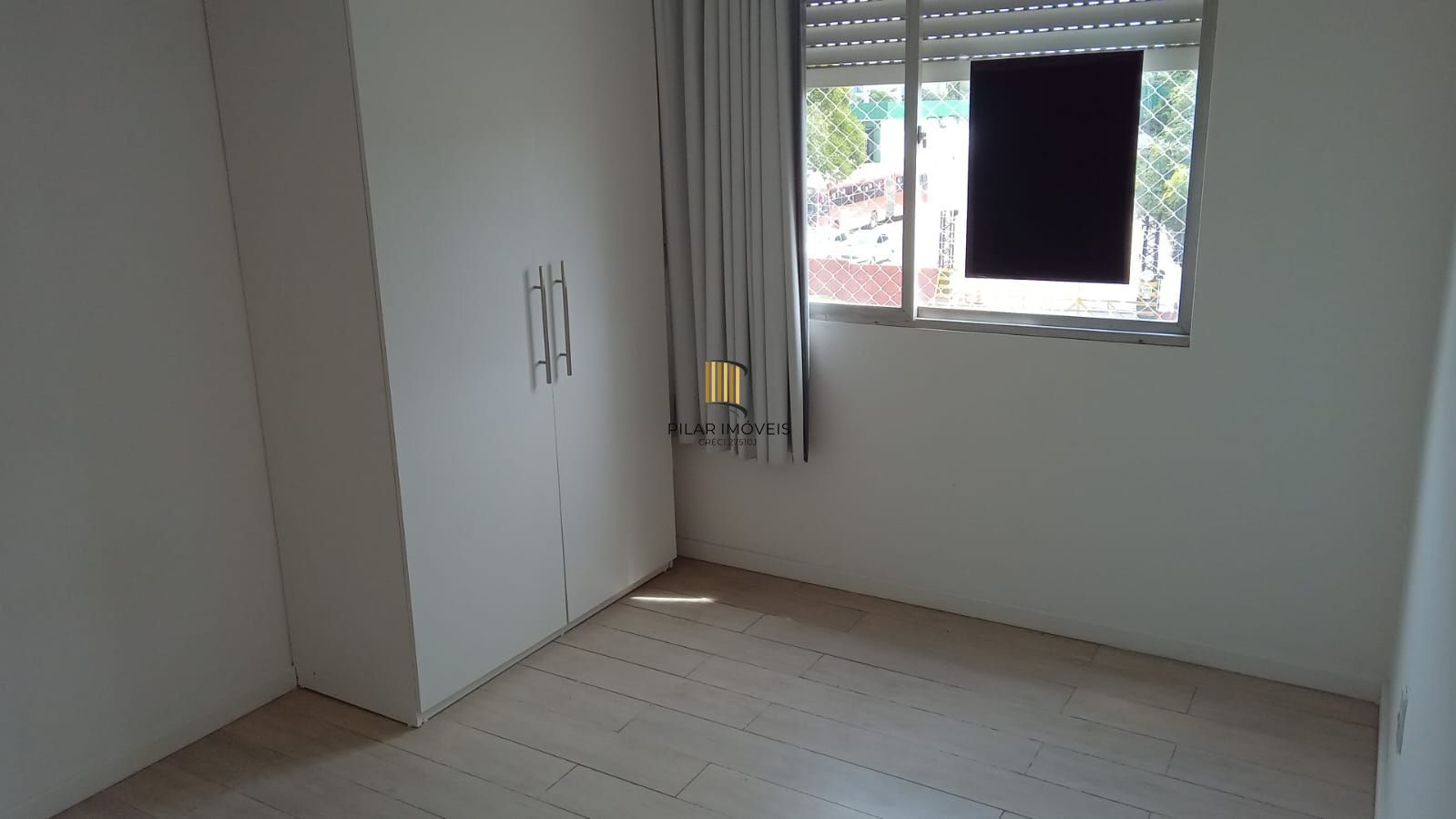 Apartamento de 2 dormitórios reformado com garagem escriturada fechada !