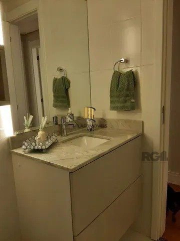 Apartamento de 3 dormitórios com vaga no bairro Partenon