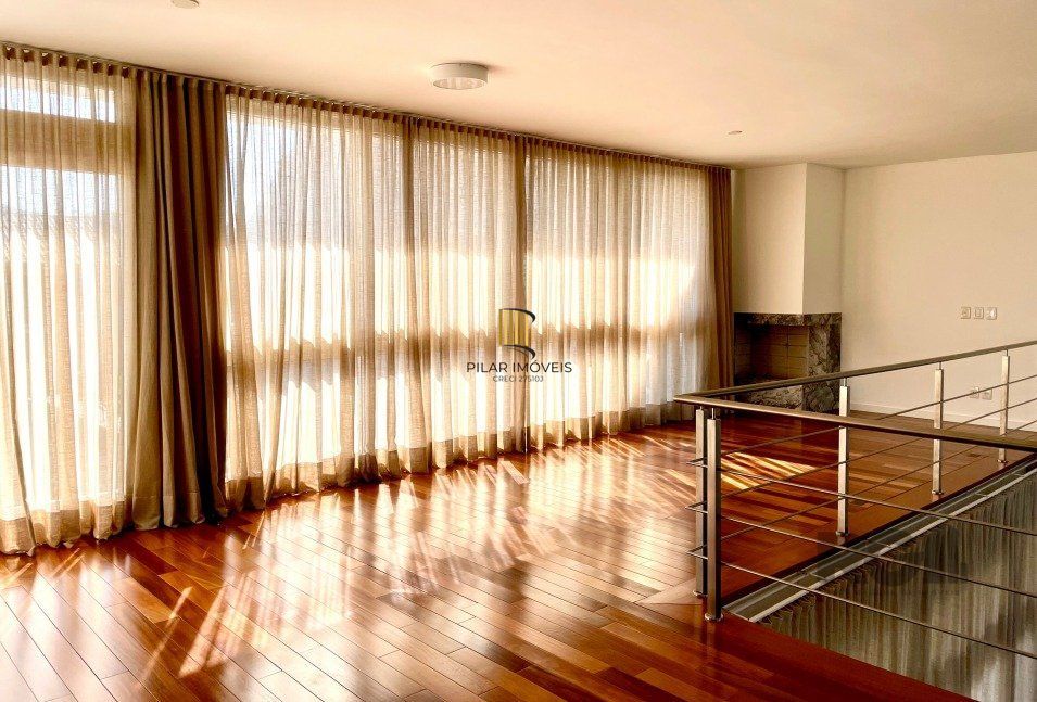 Casa para Venda - 260m², 3 dormitórios, sendo 2 suites, 4 vagas - Hípica