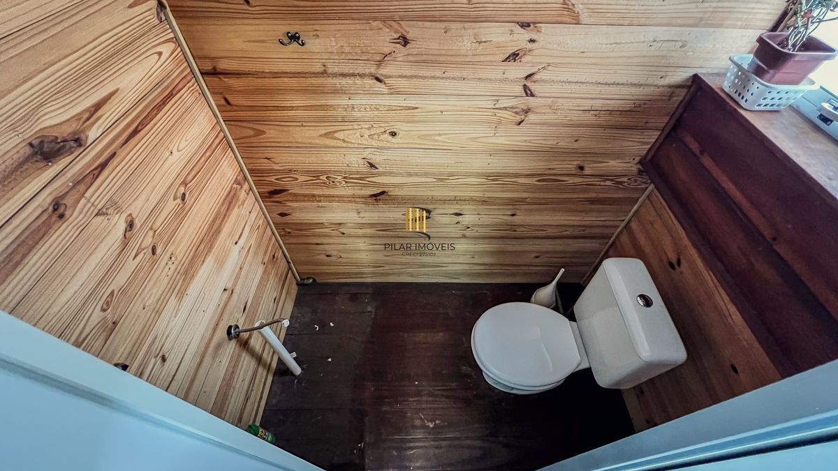 Apartamento com 02 quartos e 01 vaga, no Bairro Navegantes em Porto Alegre