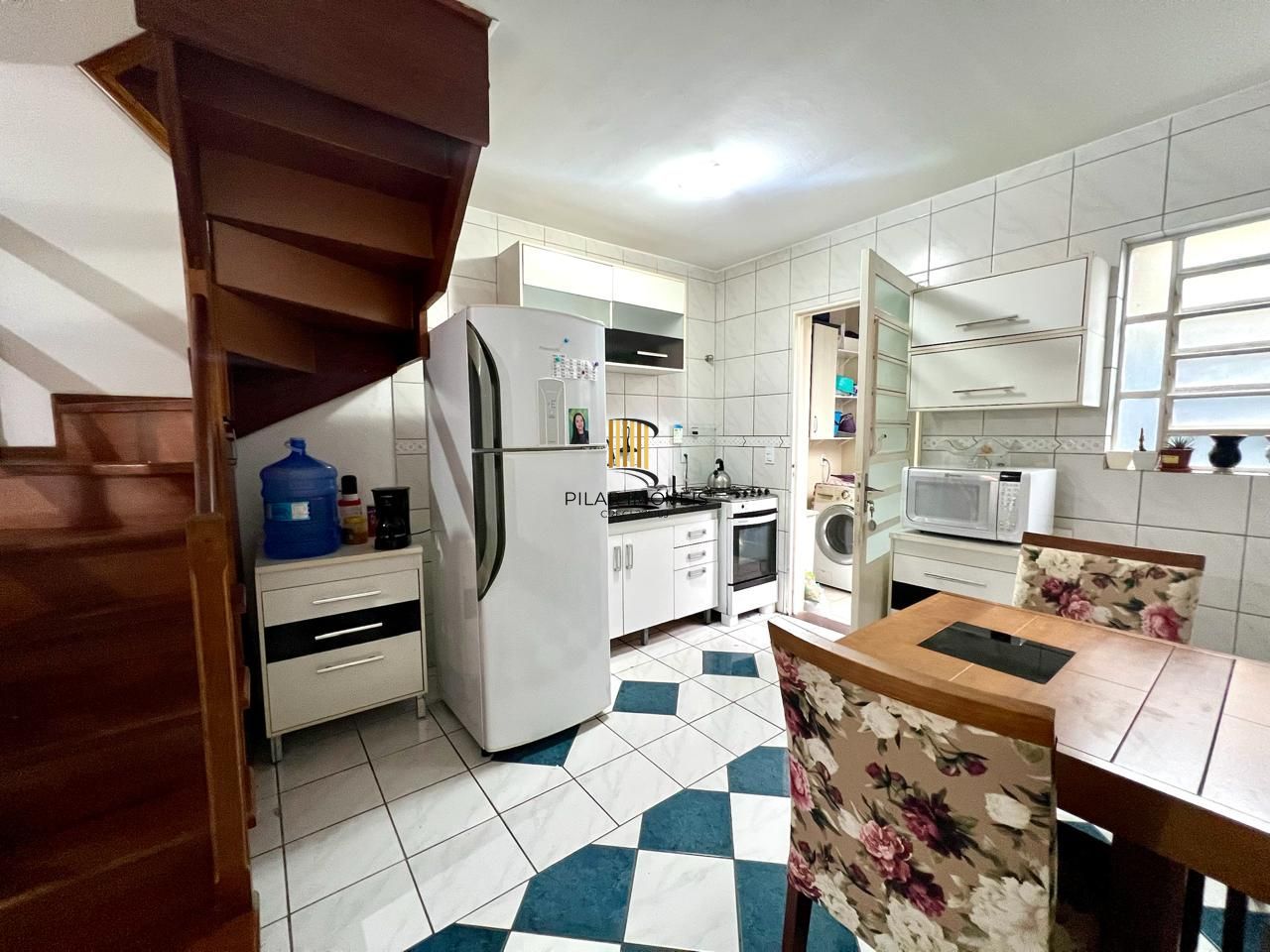 Casa em condomínio fechado  com 94m2, 3 dormitórios no bairro Camaquã.