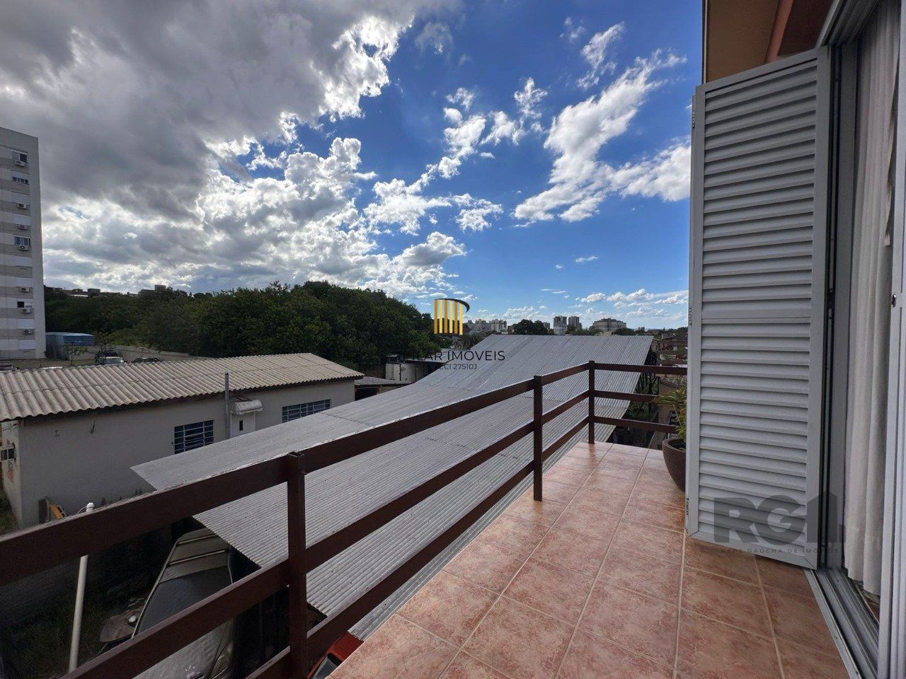 Apartamento a venda dois dormitórios, sacada, suíte e vaga na zona sul de porto alegre