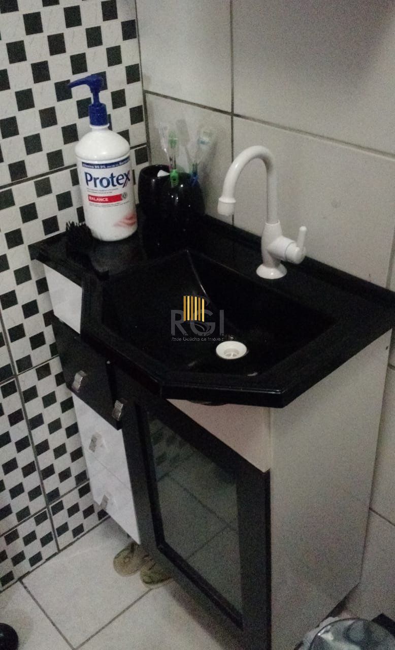 Apartamento para Venda - 40m², 2 dormitórios, 1 vaga - Lomba do Pinheiro