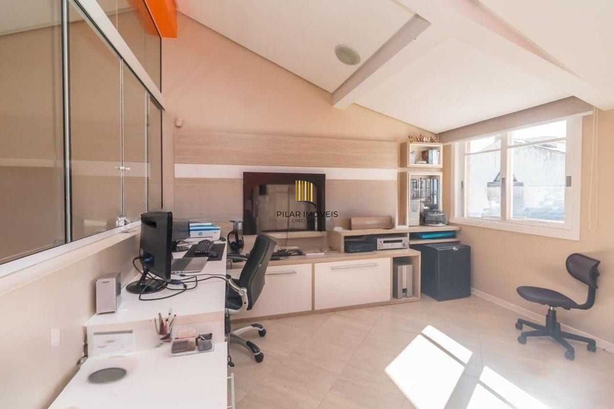 Casa com 03 quartos no Bairro de Ipanema em Porto Alegre/RS