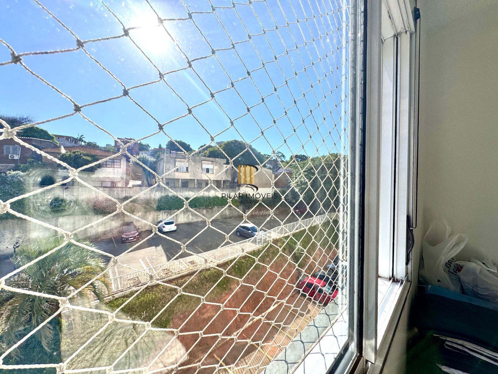 Apartamento de 02 dormitórios No Bairro Teresópolis de Porto Alegre