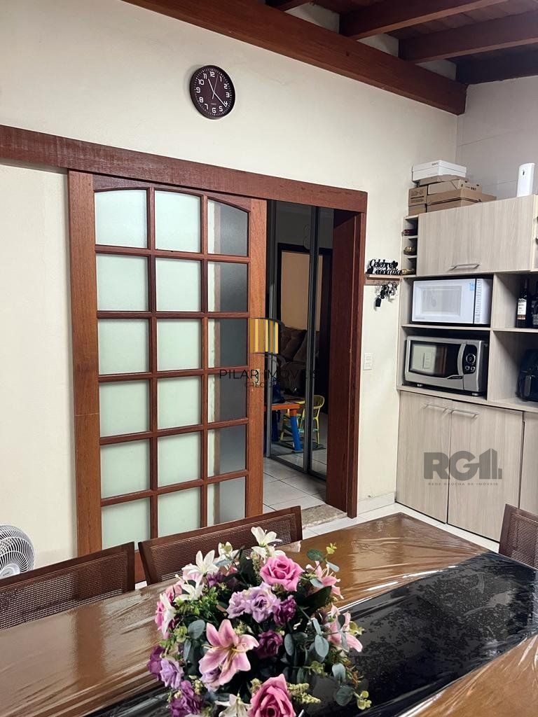 Casa com 3 dormitórios no bairro Morro Santana