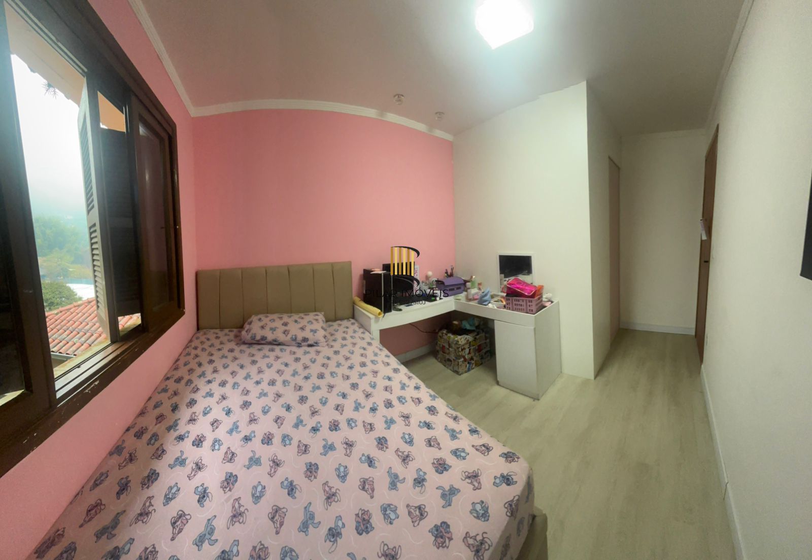Casa com  03 quartos (01 suíte), 02 vagas, no Bairro Vila Conceição