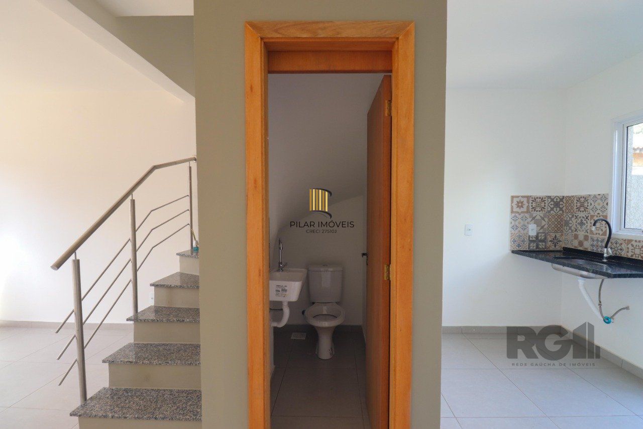 CASA ESTILO SOBRADO COM 2 QUARTOS E PÁTIO, À VENDA NO BAIRRO VILA NOVA, EM PORTO ALEGRE/RS