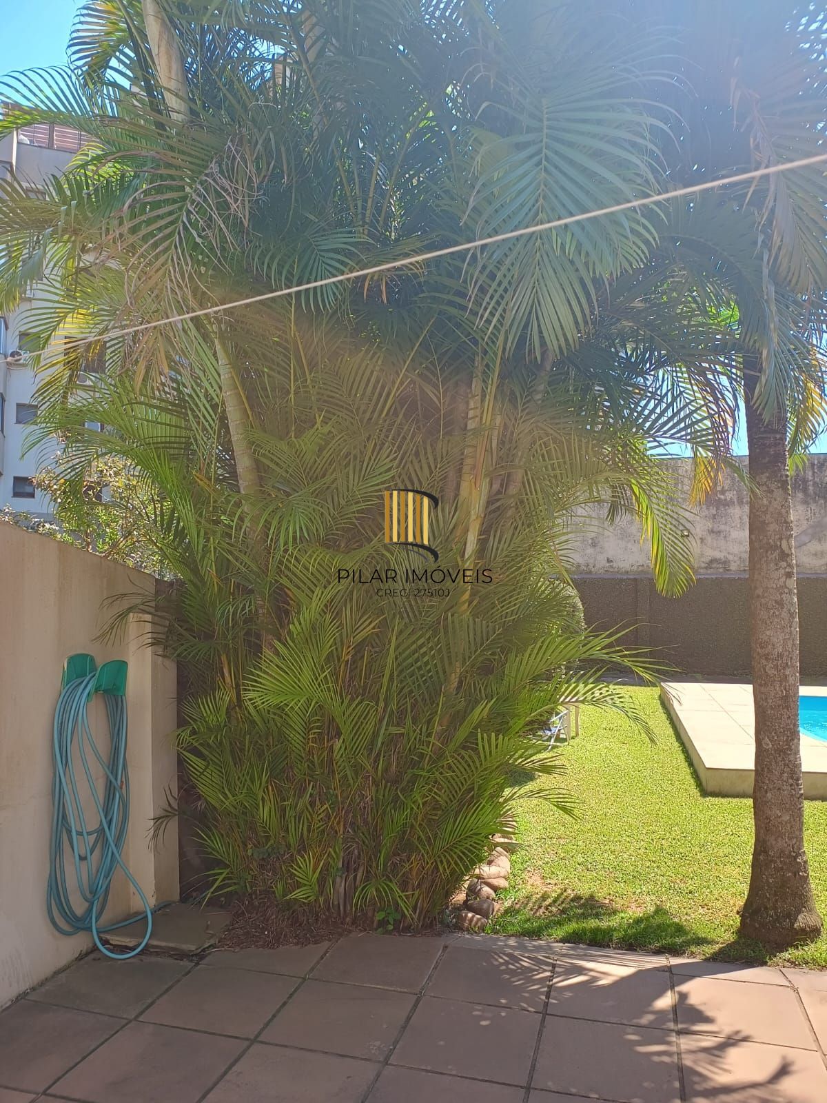 CASA COM PISCINA NA TRISTEZA