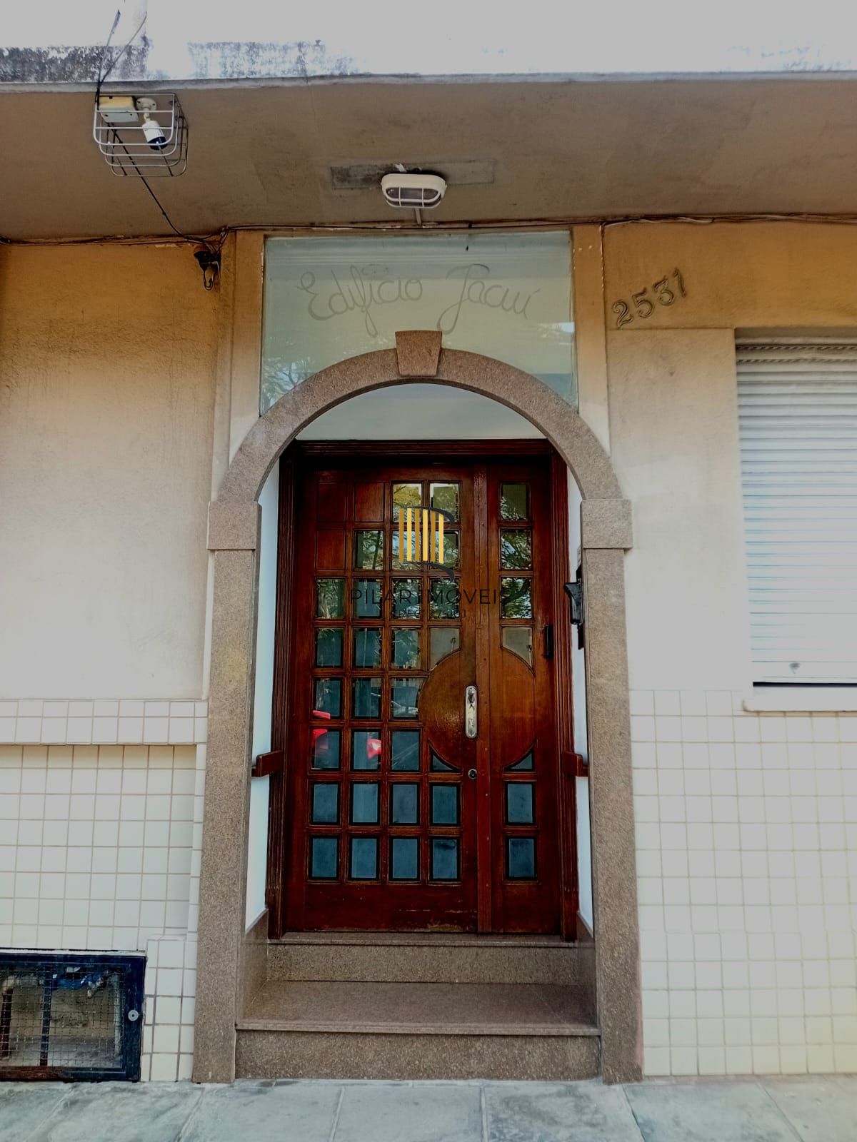Apartamento  3 dormitórios, frente, sacada no bairro Santana, POA/RS