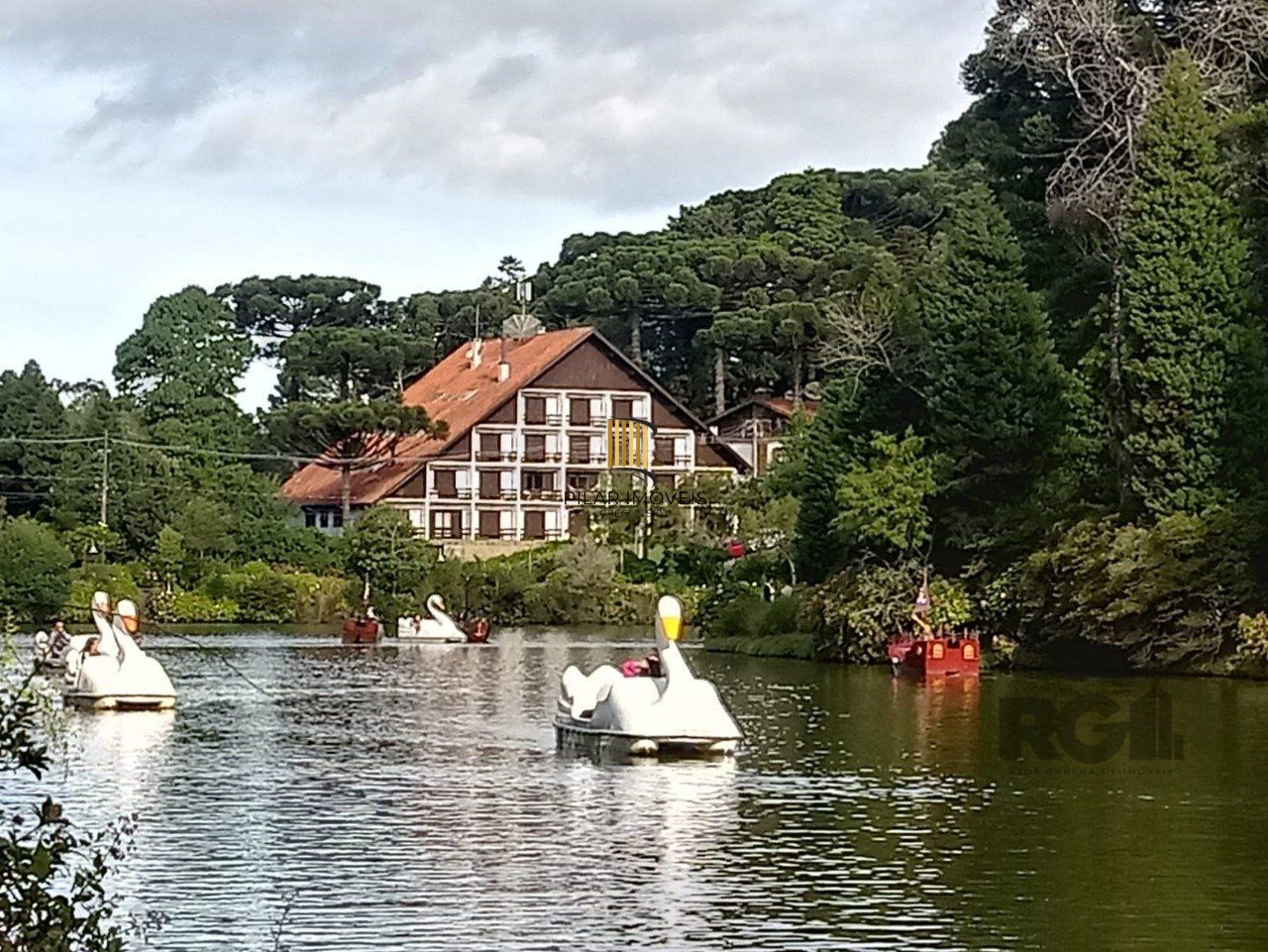 LOFT EM GRAMADO - EM FRENTE AO LAGO NEGRO