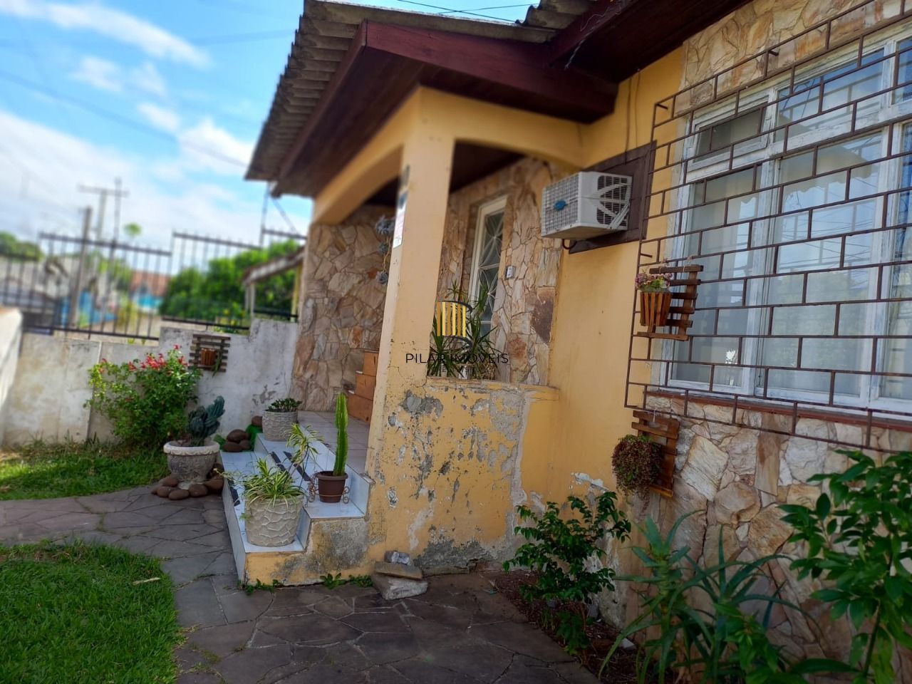 Duas casas no terreno com 2 vagas de garagem - Pilar Imóveis