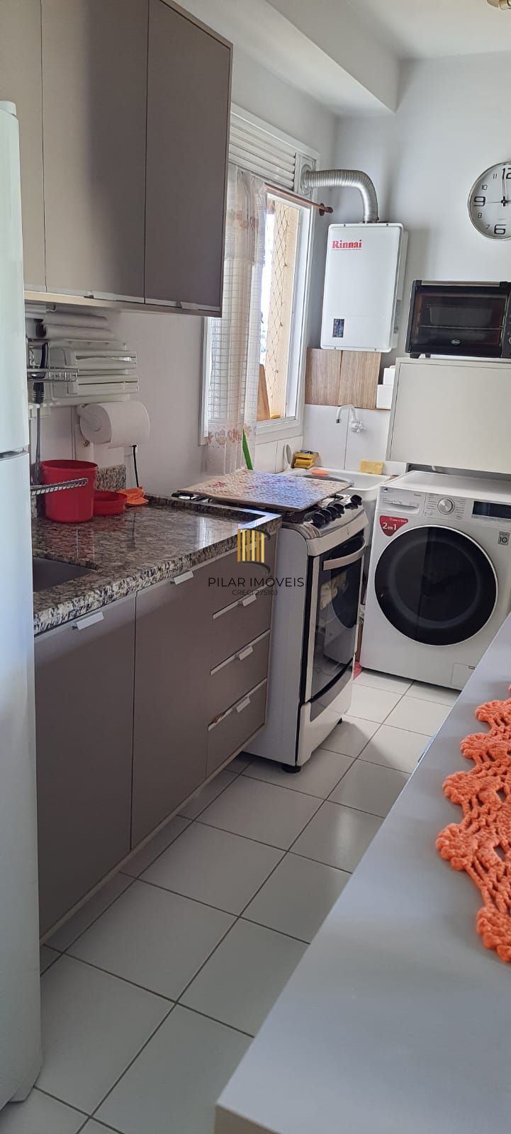 Apartamento com 03 dormitórios (01 suíte), 01 vaga no bairro Morro Santana