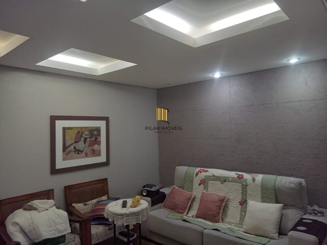 Casa sobrado  Comercial e Residencial de 4 dormitórios e 6 banheiros e 5 vagas de garagem