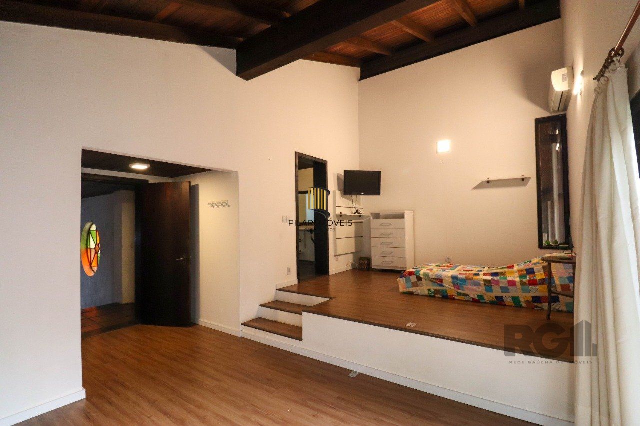 Casa para Venda - 523.36m², 6 dormitórios, sendo 2 suites, 2 vagas - Vila Conceição, Porto Alegre