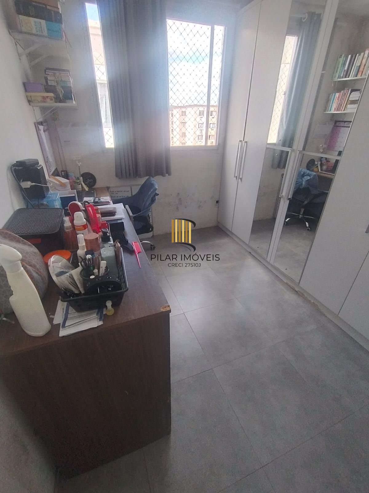 Apartamento com 02 quartos e 01 vaga no Bairro Hípica em Porto Alegre