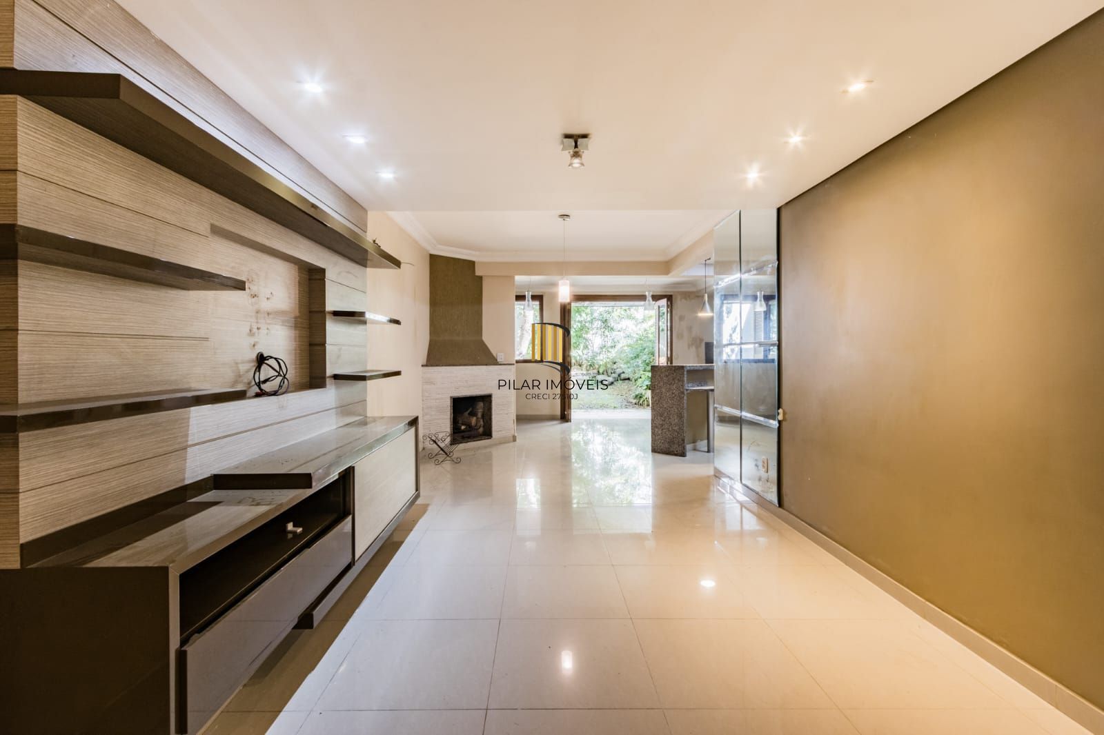 Casa para Venda - 227.93m², 3 dormitórios, 1 suite, 2 vagas - Chácara das Pedras
