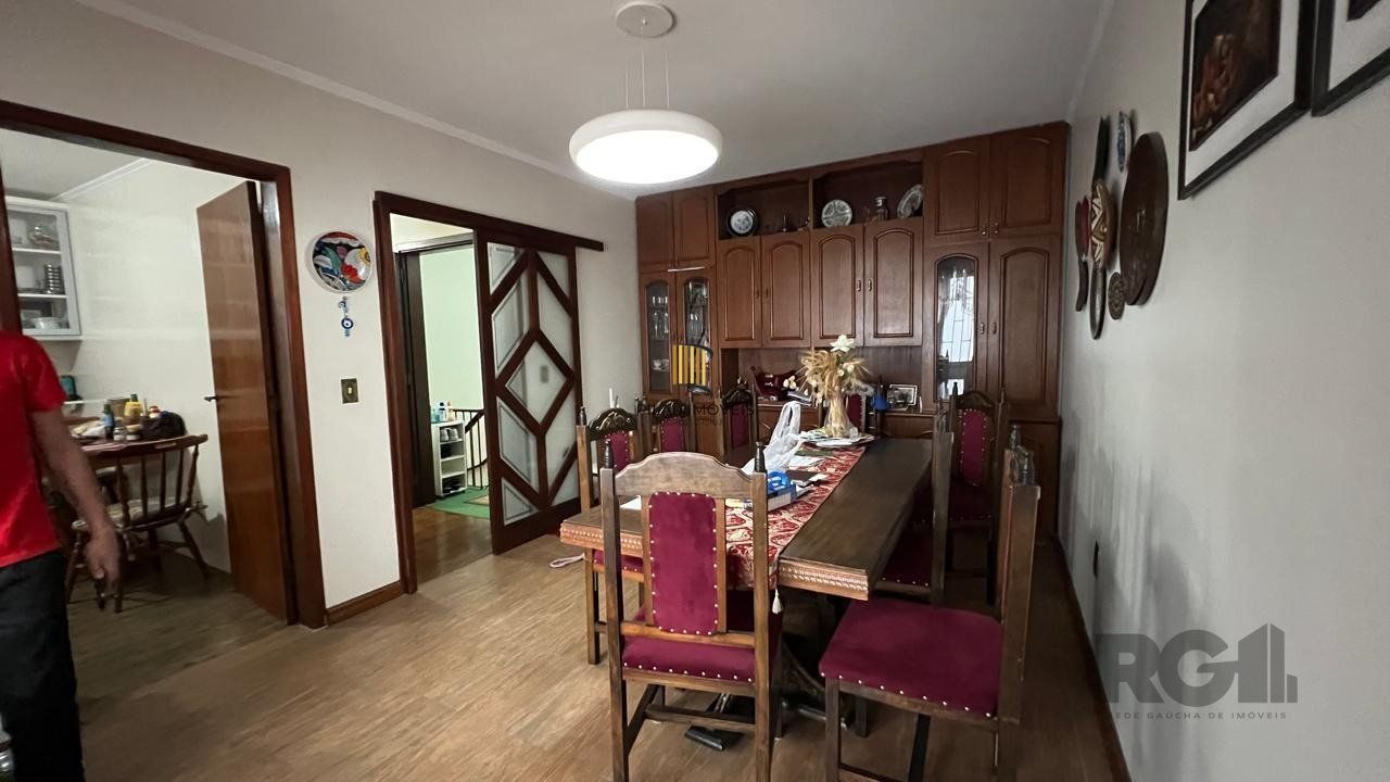 Apartamentos com 5 quartos, 2 suítes, 4 vagas de garagem, no bairro Santana, Porto Alegre/RS