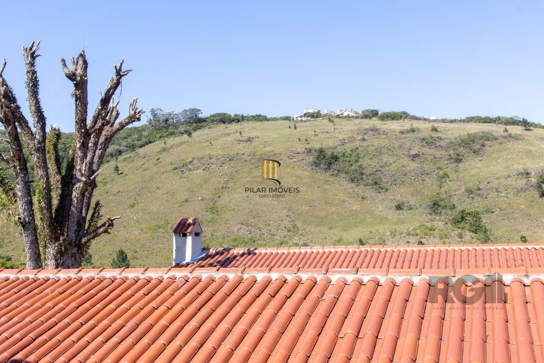 LINDA CASA EM CONDOMÍNIO JUNTO À NATUREZA