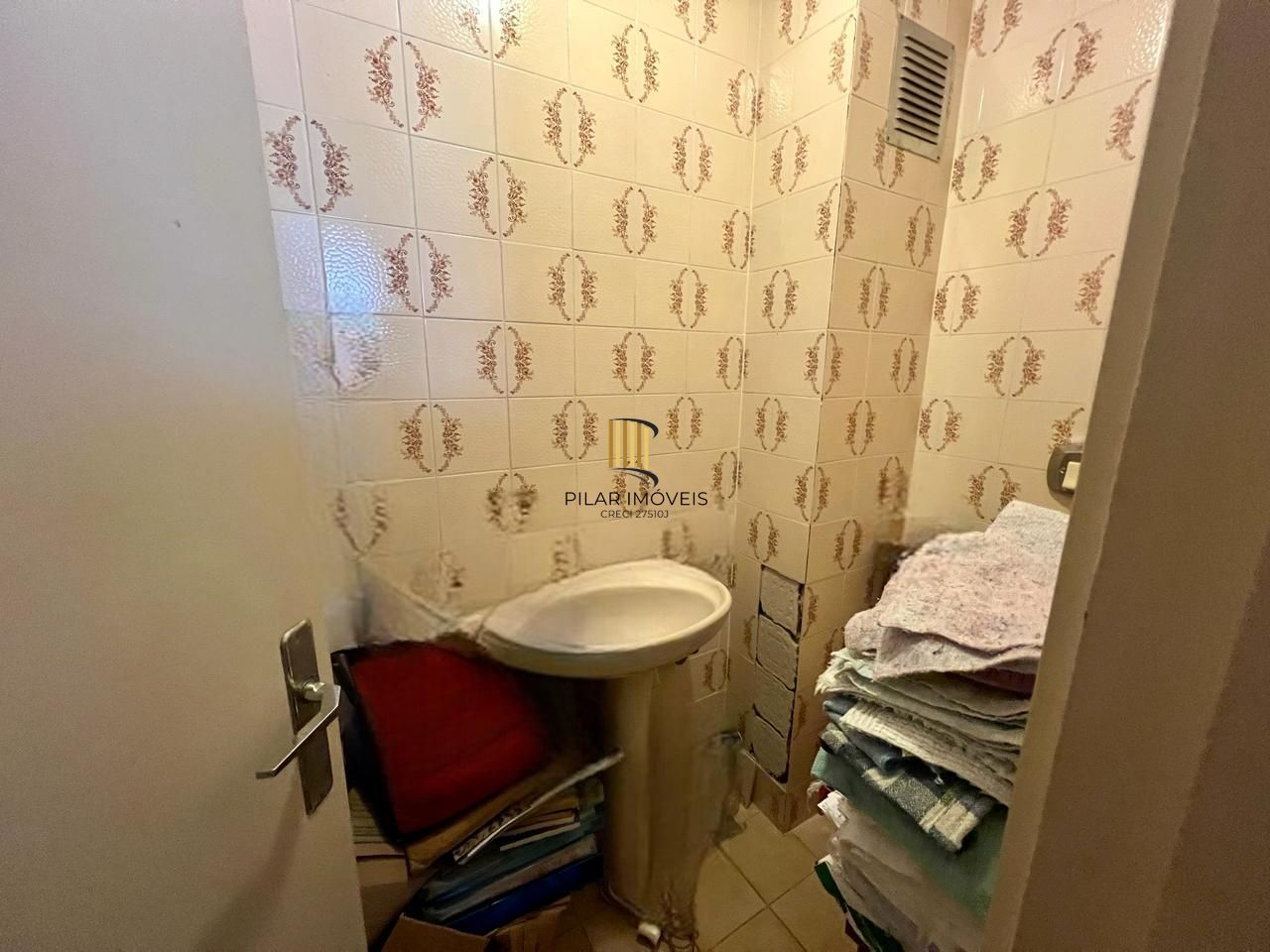 Apartamento 3 dormitorios, 1 suite, 2 vagas de garagem mais dependência de empregada no bairro tristeza.